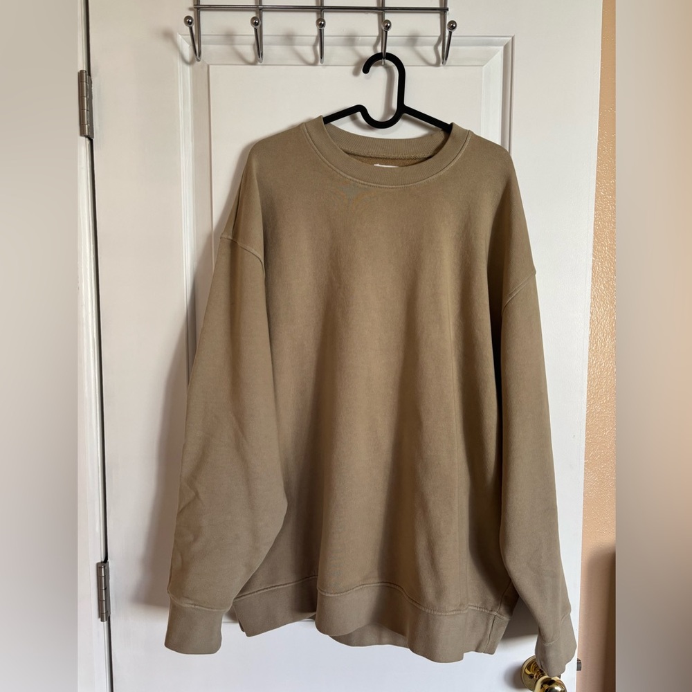 Women’s oversized Tan Sweater M/L